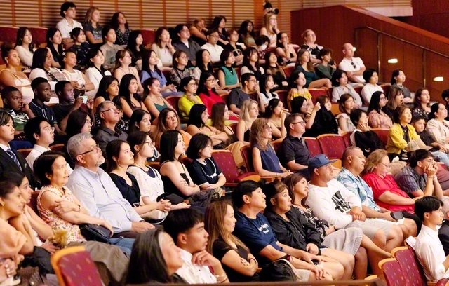 向学の息吹に満ちたSUAの入学記念レセプション（同）©Soka　University　of　America