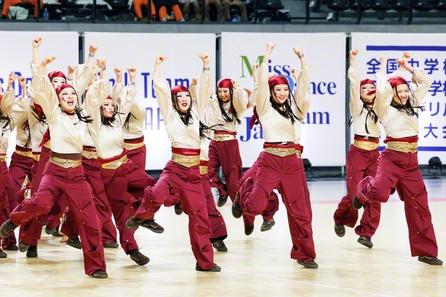 華麗な舞を披露した東京高の女子ダンス部