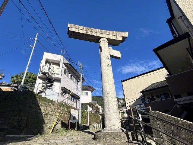 爆心地の南東約800メートルに位置する山王神社二の鳥居