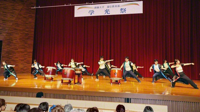 若いメンバーが「ソーラン節」を力強く演舞