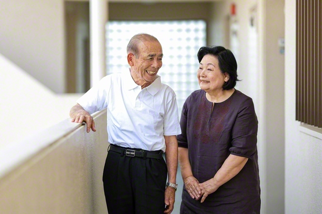学会活動には妻・惠美子さん㊨と二人三脚で。実原さんが実らせた弘教は50世帯に及ぶ