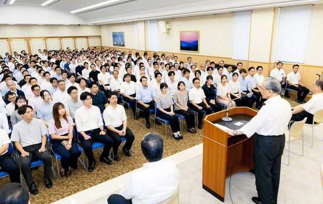 「聖教新聞創刊原点の日」を記念する集い。師弟の言論城から新たな広布の波を起こすことを約し合った(世界聖教会館で)