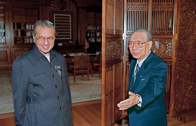池田先生は2000年11月30日、マレーシアのマハティール首相（当時）との2度目の会見を行った（プトラジャヤの首相府で）