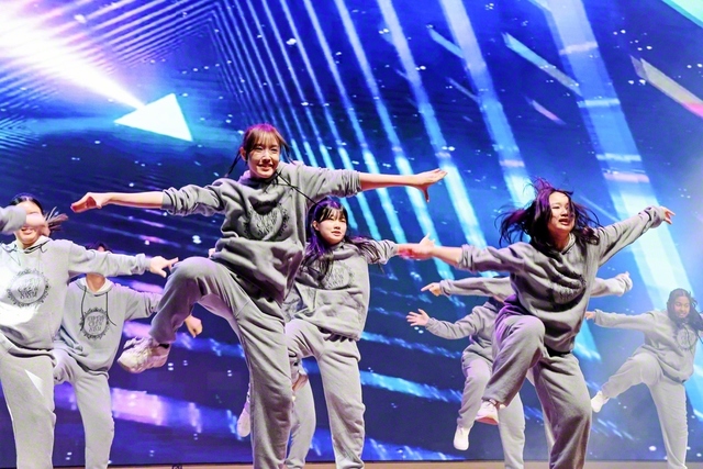 「ハイプアップクルー」の躍動感あふれるヒップホップダンスに、会場から大きな歓声が