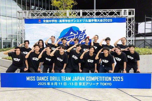 部門第3位に輝いた東京・創価高校の男子ダンス部（西正勝部長）