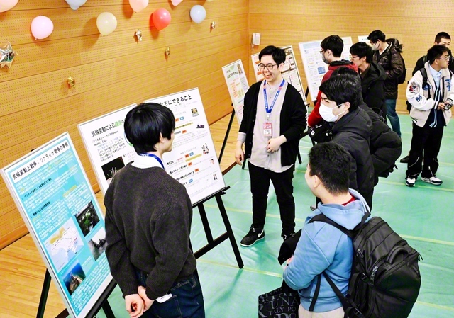 「全国学生部大会」では、代表が作成したSDGsなどについて学べる展示が好評を博した（3月、創価大学で）