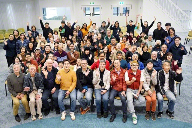 ニュージーランド壮年部のオークランドの集い。家族らも集ってにぎやかに行われた(ニュージーランド文化会館で)