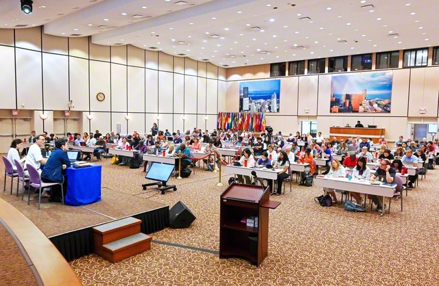 求道の心あふれるアメリカの「SGI教学研修会」。生命尊厳の哲学を胸に刻み、前進を約し合った（8月24日、フロリダ自然文化センターで）