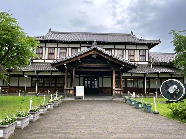 博物館には京都市指定有形文化財の旧二条駅舎も