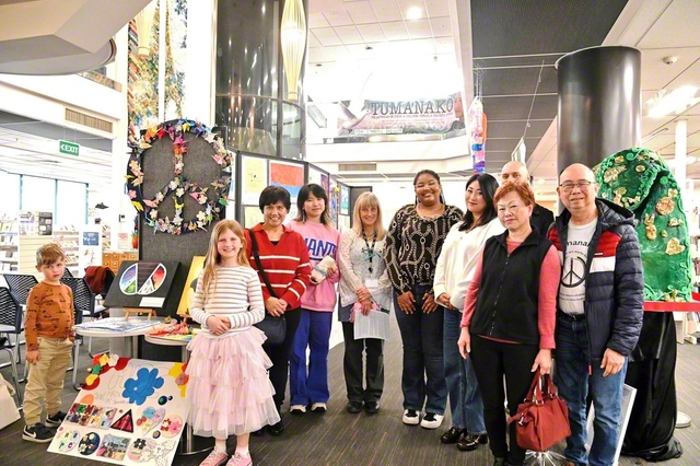 オークランド市のタカプナ図書館の展示会(8月31日)