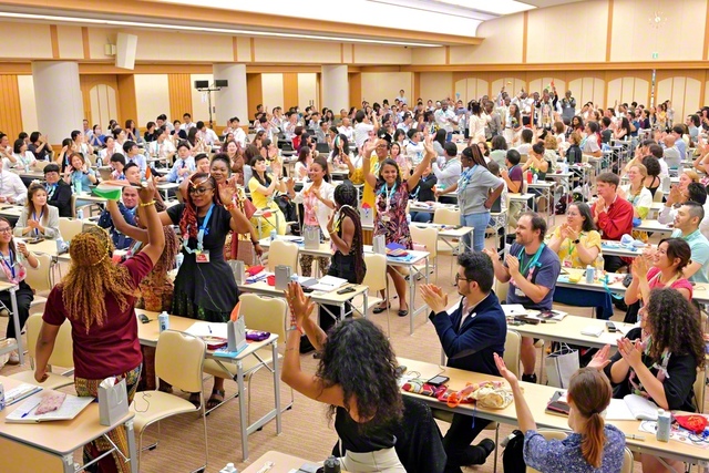 師と共に、新たな時代を開く先駆者に！――地涌の誓いと求道の心にあふれたSGI青年研修会の開講式。有志による音楽演奏やバレエが会場を盛り上げた（金舞会館で）