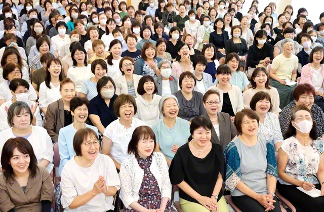 女性部・香城会の首都圏大会。池田先生が香峯子夫人と共に、創価世界女性会館を初訪問して25周年の「9・9」を迎えた（同会館で）