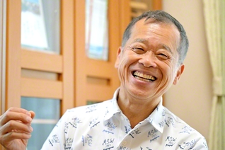 柄付きのシャツがよく似合う森さん