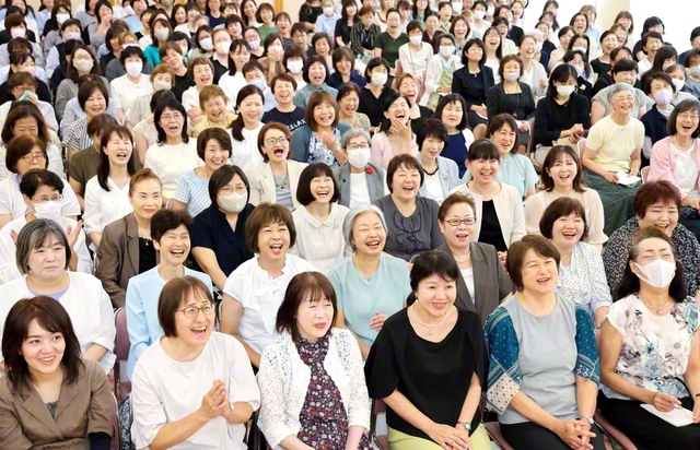 女性部・香城会の首都圏大会。池田先生が香峯子夫人と共に、創価世界女性会館を初訪問して25周年の「9・9」を迎えた（同会館で）