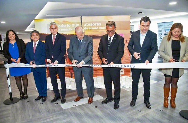 メキシコ・アナワク大学北キャンパスで来賓が開幕式のテープカットに臨む（8月7日）