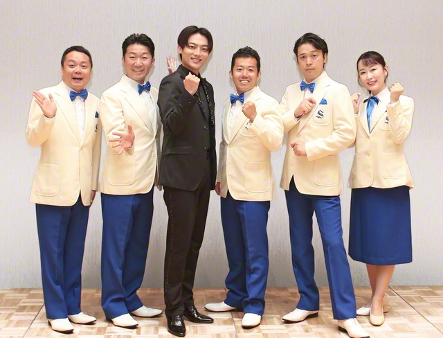 取材会に参加した出演者。左から曽我廼家桃太郎、曽我廼家一蝶、辰巳ゆうと、藤山扇治郎、渋谷天笑、曽我廼家いろは