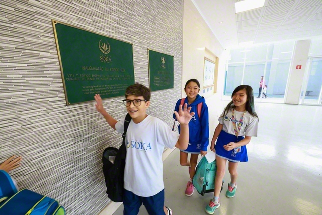 「ボンジーア！（おはよう！）」