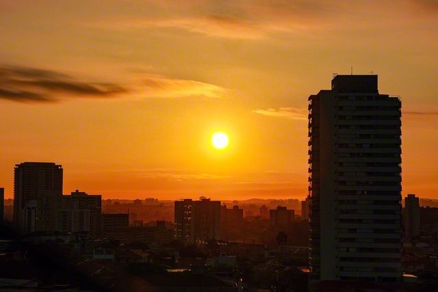 ブラジル創価学園から望む旭日
