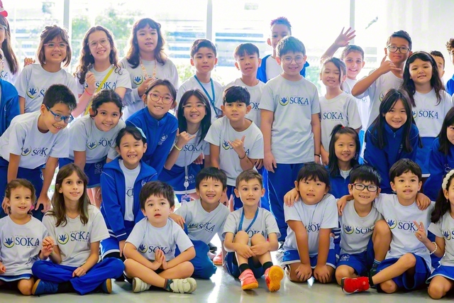 ブラジル創価学園「小学校の部」の子どもたちが笑顔で。将来の夢を尋ねると、「サッカー選手！」「お医者さん！」「ブラジル創価学園の先生になる！」等々と