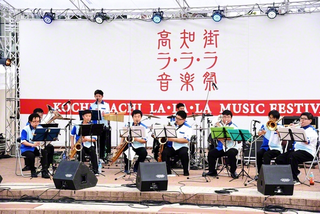 四国音楽隊のSOKA　Earth　Step（高知市内で）