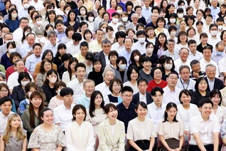 「生命の世紀」の開拓者の誇りに燃えて前進する首都圏ドクター部の友（15日、巣鴨の東京戸田記念講堂で）