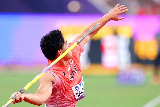 男子やり投げ予選で健闘した﨑山選手（17日、国立競技場＝時事）