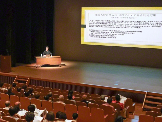 大阪常磐会大学講師の金光敏氏が講演（関西国際文化センターで）