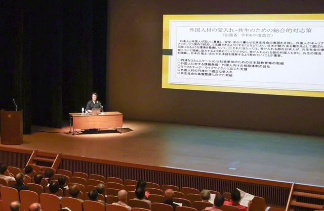大阪常磐会大学講師の金光敏氏が講演（関西国際文化センターで）