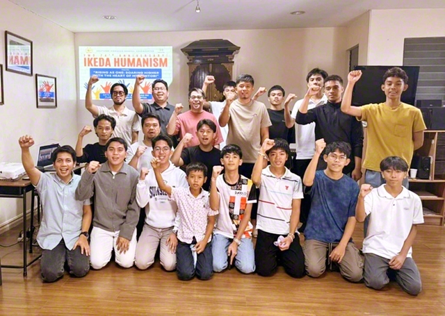 ダバオ文化会館での男子部の集い（7月27日）