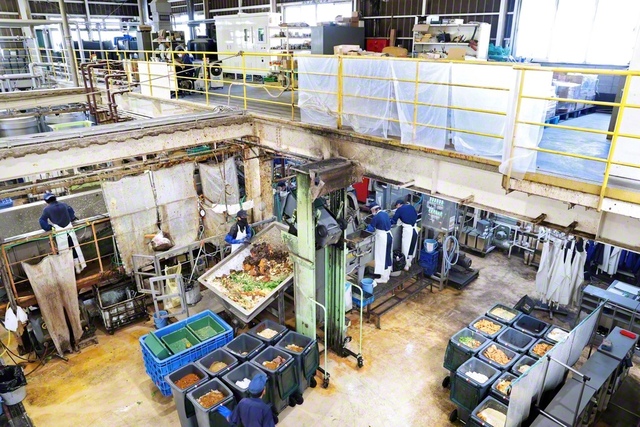 日本フードエコロジーセンター。連日、国内外の企業や学校等から、見学者が来訪する