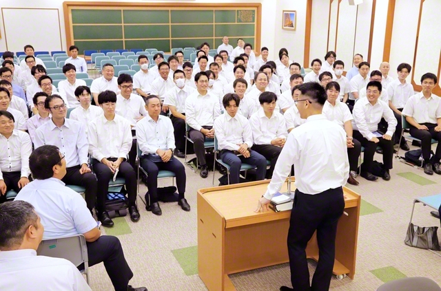 師弟に生きる誉れを胸に前進する東京・足立総区の創価班（21日、足立平和会館で）