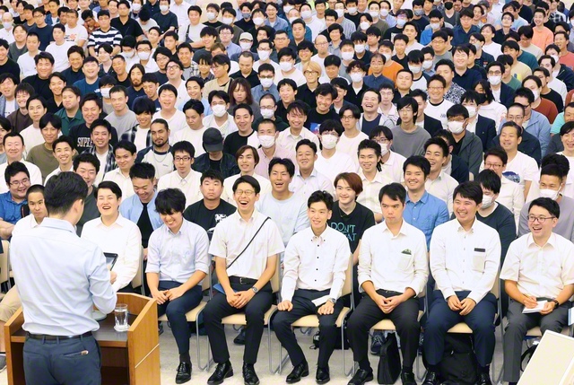 折伏への挑戦を誓い合った総千葉男子部の創価班・牙城会合同の新時代生大会（23日、千葉文化会館で）