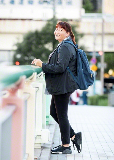 広告会社で働く宮坂佳織さん。相次ぐ困難を飛躍のバネに変えてきた