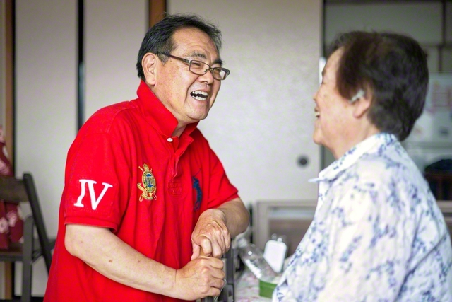 伊藤さん㊧は母・まつ子さんのケアマネとして関わり、「一番近くで親孝行できる僕は、幸せ者です」と。二度とない経験が“宝”になると確信し、今日も寄り添う