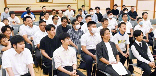 兵庫・尼崎総県の大会は26日、尼崎平和講堂で開かれた