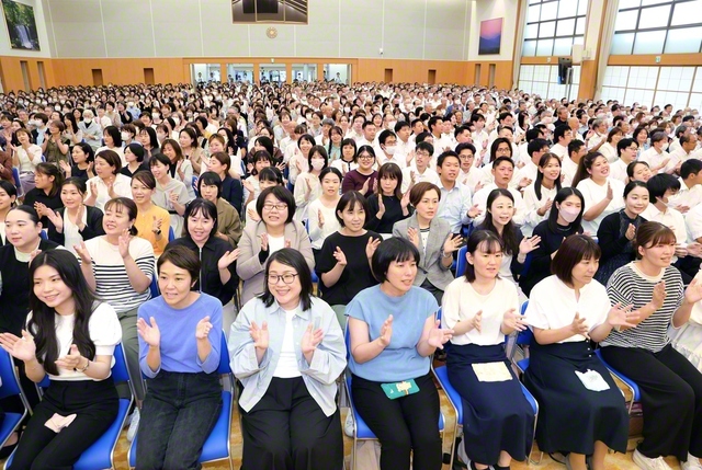 意気軒高に行われた三重飛翔総会。師弟誓願の決意も新たに（28日、三重文化会館で）