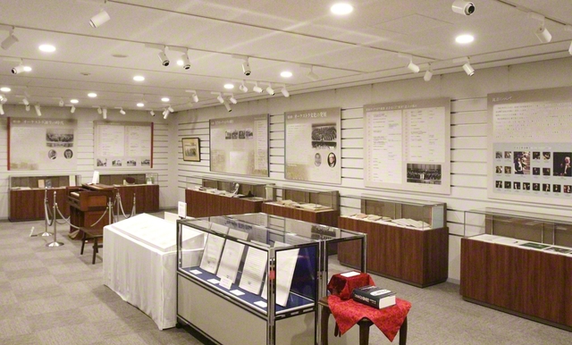 民音音楽博物館の新展示「日本のオーケストラのあゆみ」。オーケストラ誕生から現代までを5つの章に分けて紹介している