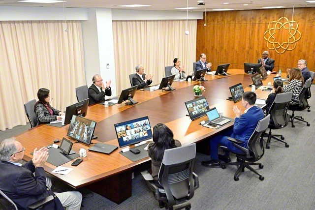 原田会長、谷川SGI理事長が出席し、広布前進への決意に満ちたアメリカSGI最高協議会（同国SGI本部で）