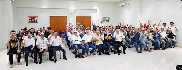 インドネシア創価学会の首都圏壮年部による交流座談会（カラワン会館で）