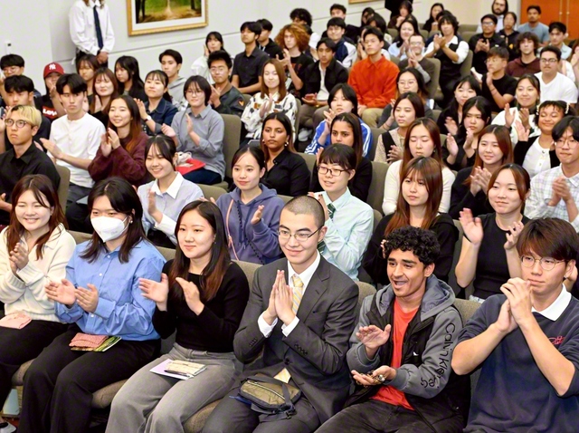 求道心あふれる南カリフォルニアの学生部の集い（オレンジ郡会館で）