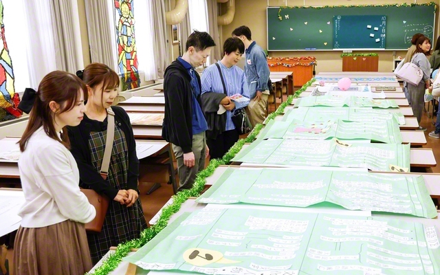 英語の歴史を研究する創価女子短期大学の三好ゼミの展示
