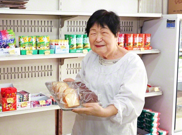 【大阪】自慢の「パウンドケーキ」を手に。通い詰めた子どもが、大人になって来店することも多い