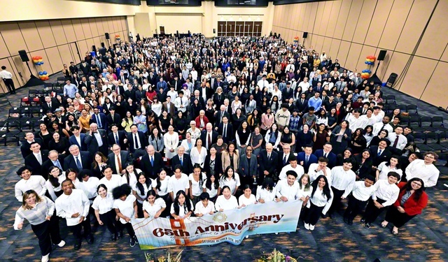 民衆を照らす幸の太陽に！――師への誓いを胸に、悩める友に希望の光を届ける決意に燃える北カリフォルニアの同志（オークランド市内で）