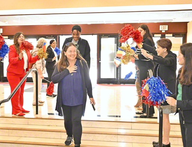 「ウエルカム！」――参加者を笑顔で歓迎（オークランド市内で）