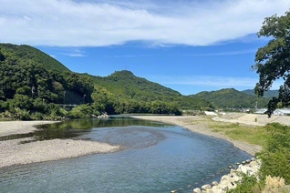 和歌山県日高川町の中央を流れる日高川。2級河川では日本一の長さを誇る＝和歌山・木下智裕通信員
