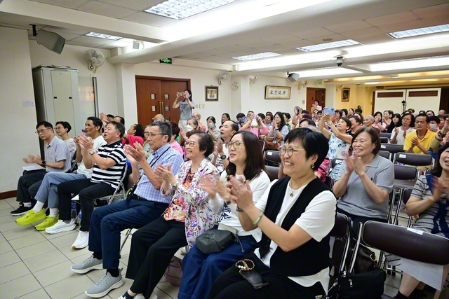 求道の心に満ちた多宝会の友（マカオ文化会館で）