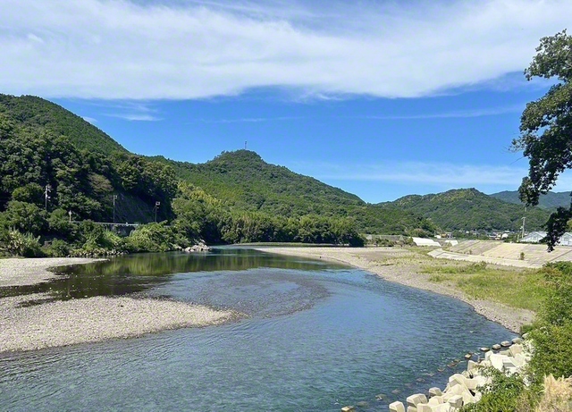 和歌山県日高川町の中央を流れる日高川。2級河川では日本一の長さを誇る＝和歌山・木下智裕通信員