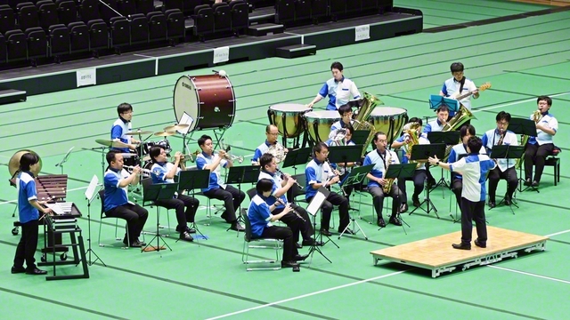 群馬吹奏楽団は息の合った演奏で平和のハーモニーを奏でた(19日、群馬・高崎市内で)