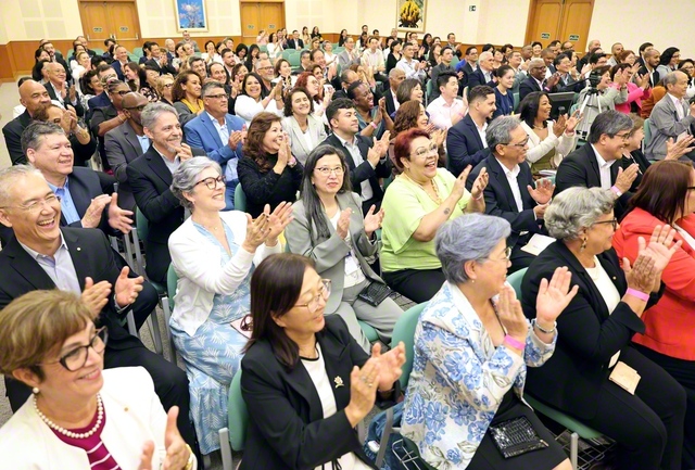 ブラジル池田文化会館で行われた、師弟共戦の前進を誓うブラジルの中央会議