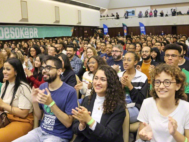 参加者の笑顔が弾けた創価ユース記念大会（ブラジルSGI平和講堂で）